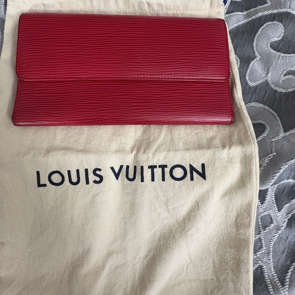 Louis Vuitton Epi Red Long Leather wallet, classic strap , made in France